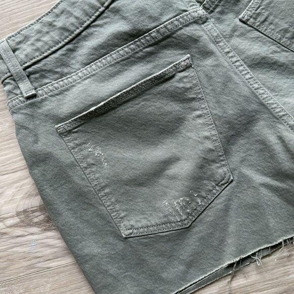 Universal Thread Vintage Midi Green Jean Shorts Size 8 - Picture 4 of 5